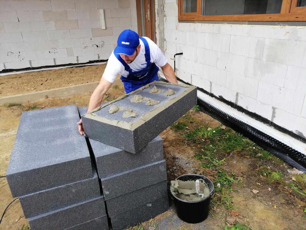 Jak nakładać klej na styropian? Poradnik krok po kroku