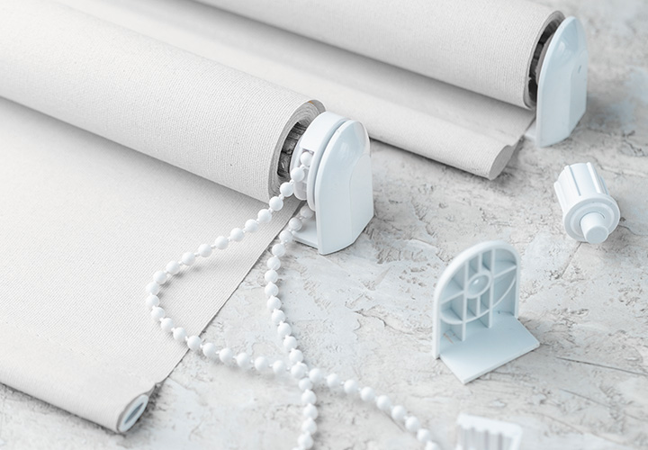 Jak naprawić zwijacz rolety wewnętrznej? Poradnik i instrukcja krok po kroku