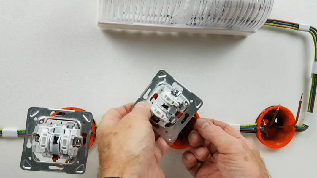 Jak podłączyć łącznik krzyżowy? Poradnik krok po kroku dla elektryków