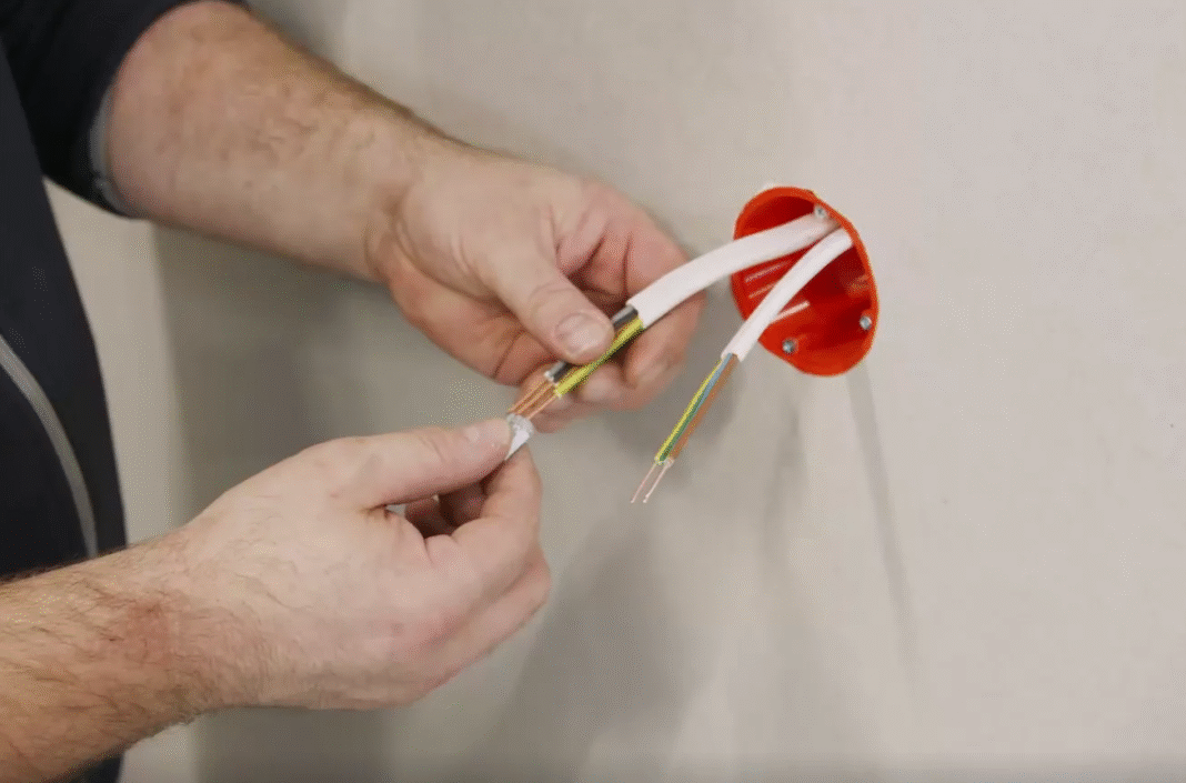 Jak podłączyć włącznik światła? Poradnik krok po kroku dla każdego