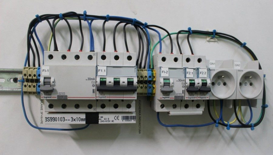 Jak podłączyć wyłącznik różnicowoprądowy? Poradnik i instrukcja krok po kroku