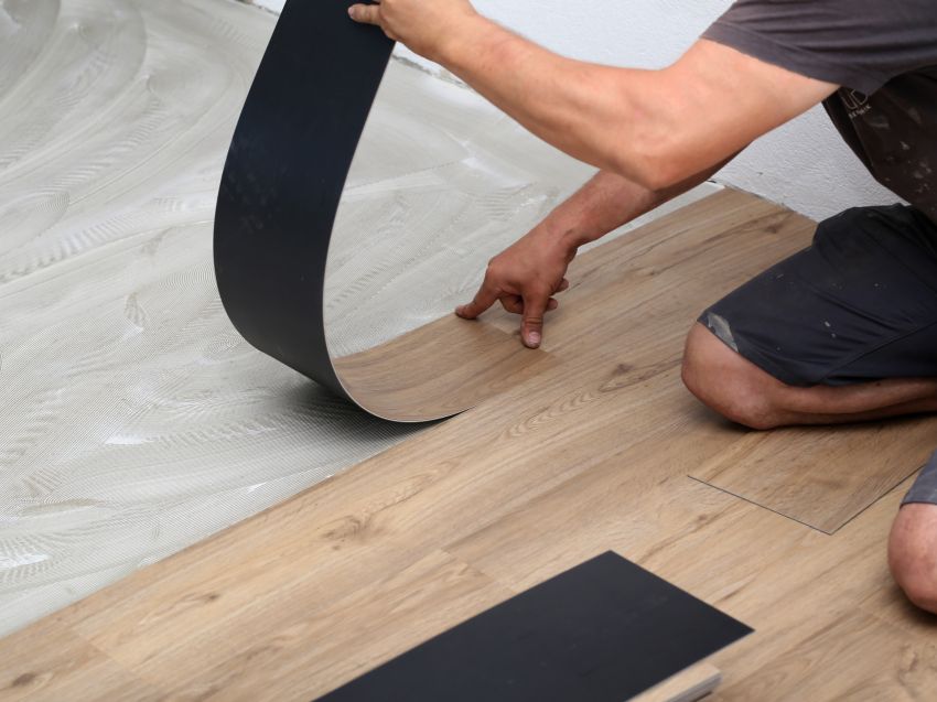 Jak położyć panele winylowe? Poradnik krok po kroku i wskazówki