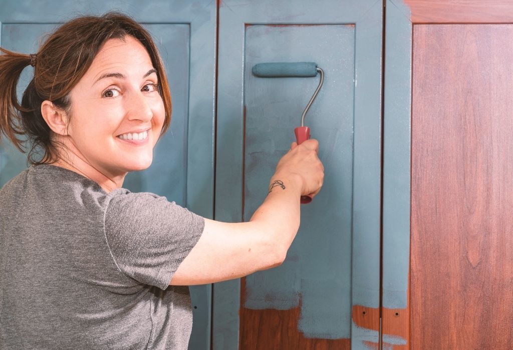 Jak pomalować meble kuchenne? Kompleksowy poradnik