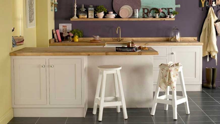 Jak pomalować meble z okleiny? Poradnik i triki dla odnowy